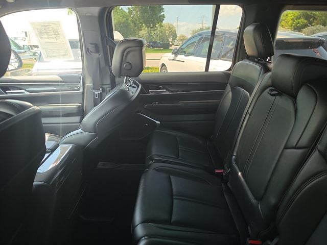 2023 Jeep Wagoneer Base