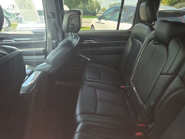 2023 Jeep Wagoneer Base