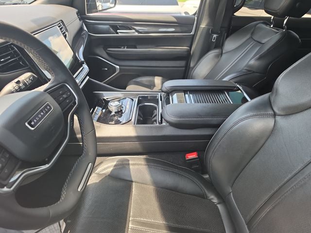 2023 Jeep Wagoneer Base