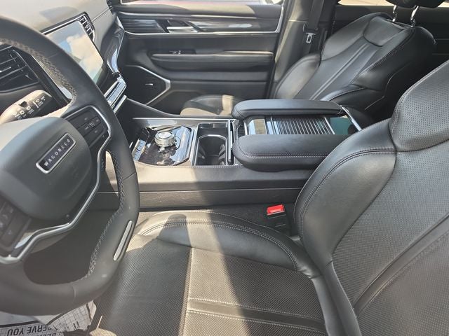 2023 Jeep Wagoneer Base