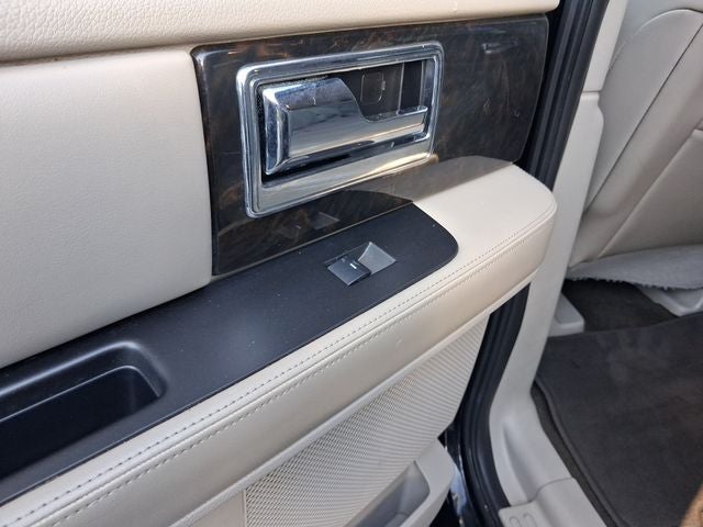 2015 Lincoln Navigator L Base